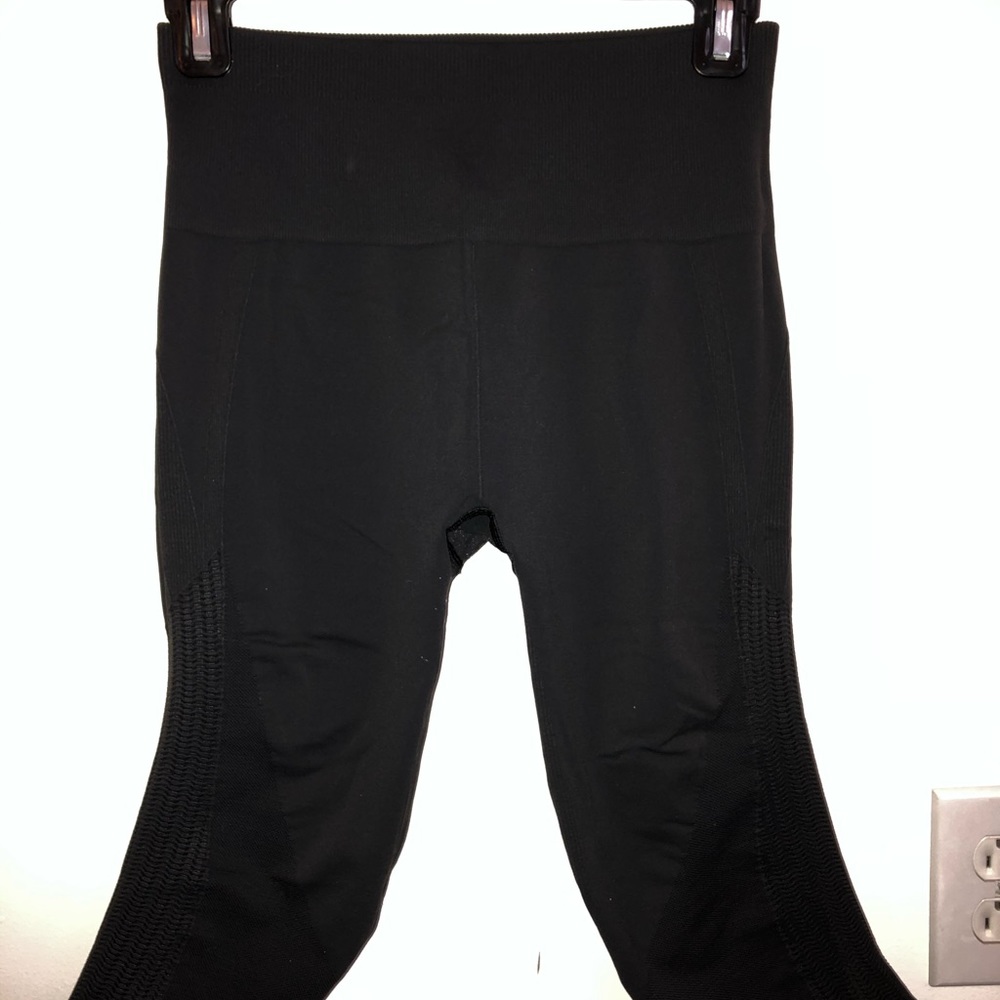 Lululemon cropped leggings. Size 6